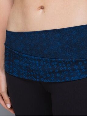 Lululemon Astro Wunder Under Crop II
Black / Sashico Star Inkwell Rugged Blue /